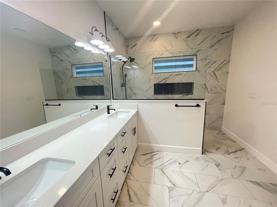 待售: $409,900 (4 贝兹, 2 浴室, 1810 平方英尺)