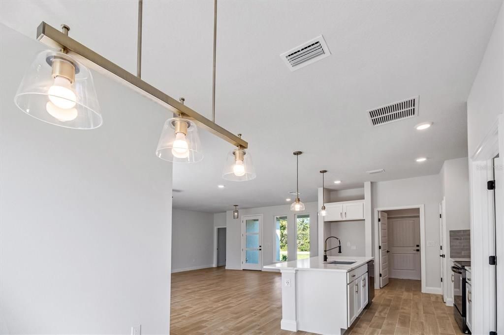 For Sale: $399,900 (4 beds, 2 baths, 1800 Square Feet)