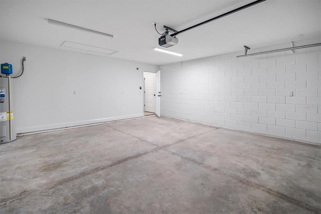 For Sale: $399,900 (4 beds, 2 baths, 1800 Square Feet)