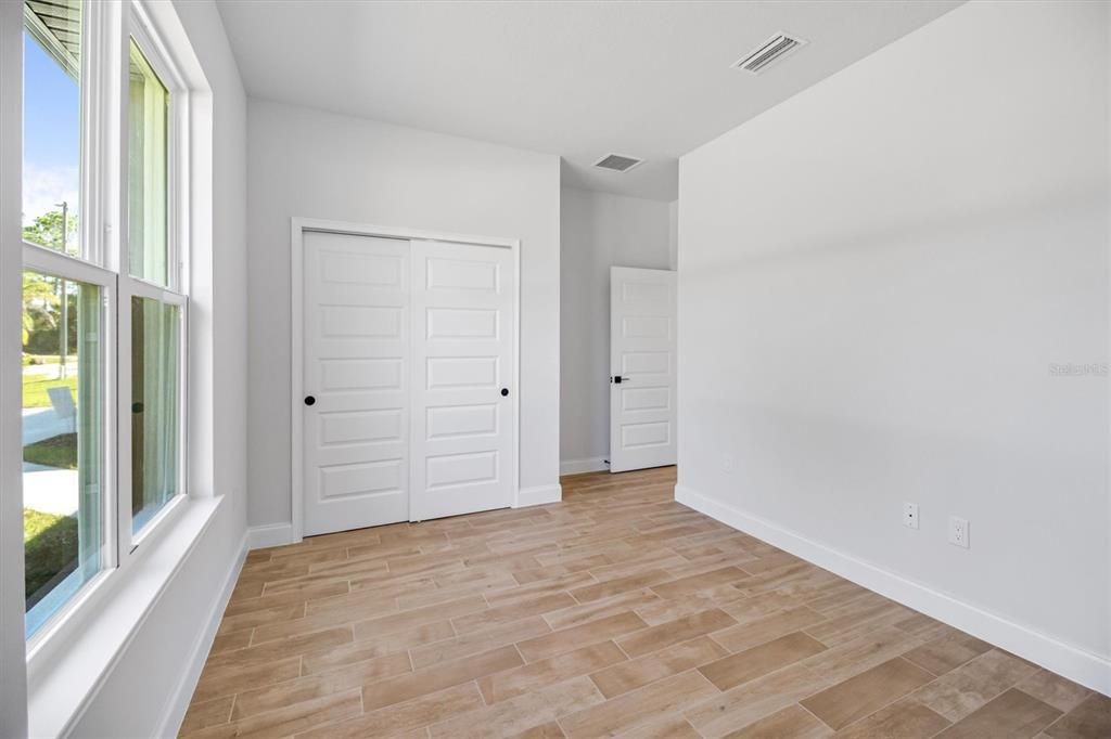 For Sale: $399,900 (4 beds, 2 baths, 1800 Square Feet)