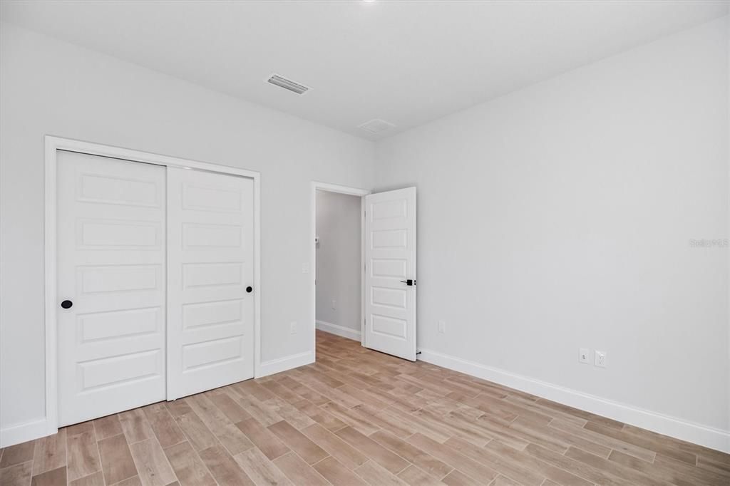 For Sale: $399,900 (4 beds, 2 baths, 1800 Square Feet)