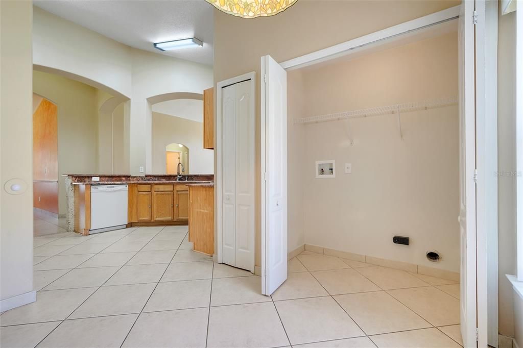 На продажу: $405,000 (3 спален, 2 ванн, 1858 Квадратных фут)