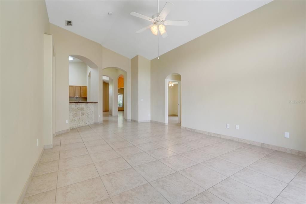 На продажу: $405,000 (3 спален, 2 ванн, 1858 Квадратных фут)