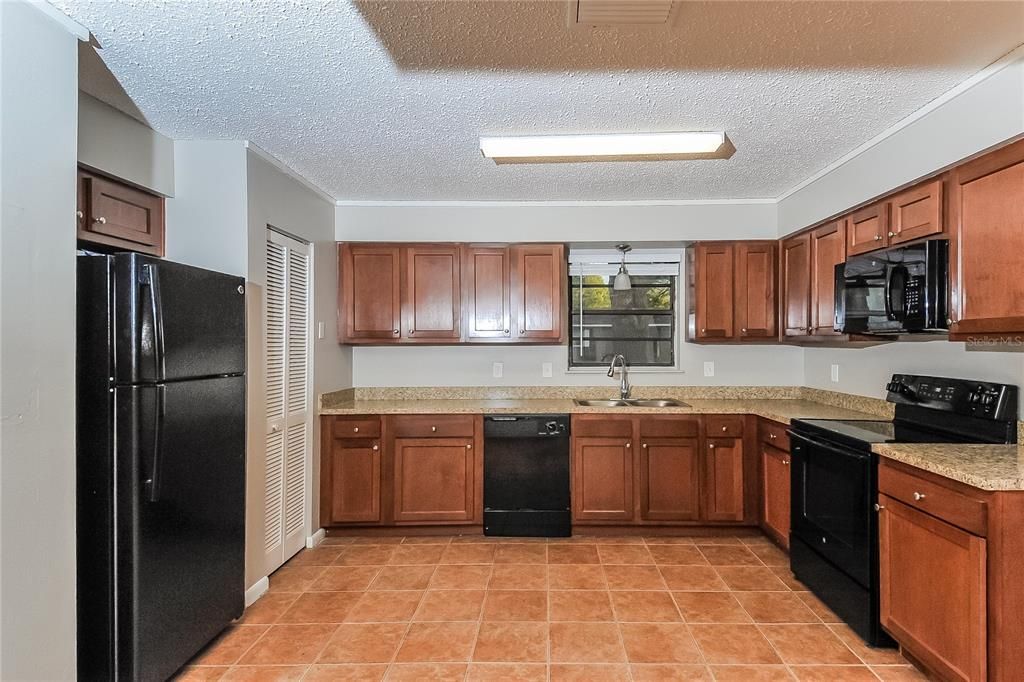 В аренду: $2,340 (3 спален, 2 ванн, 1637 Квадратных фут)