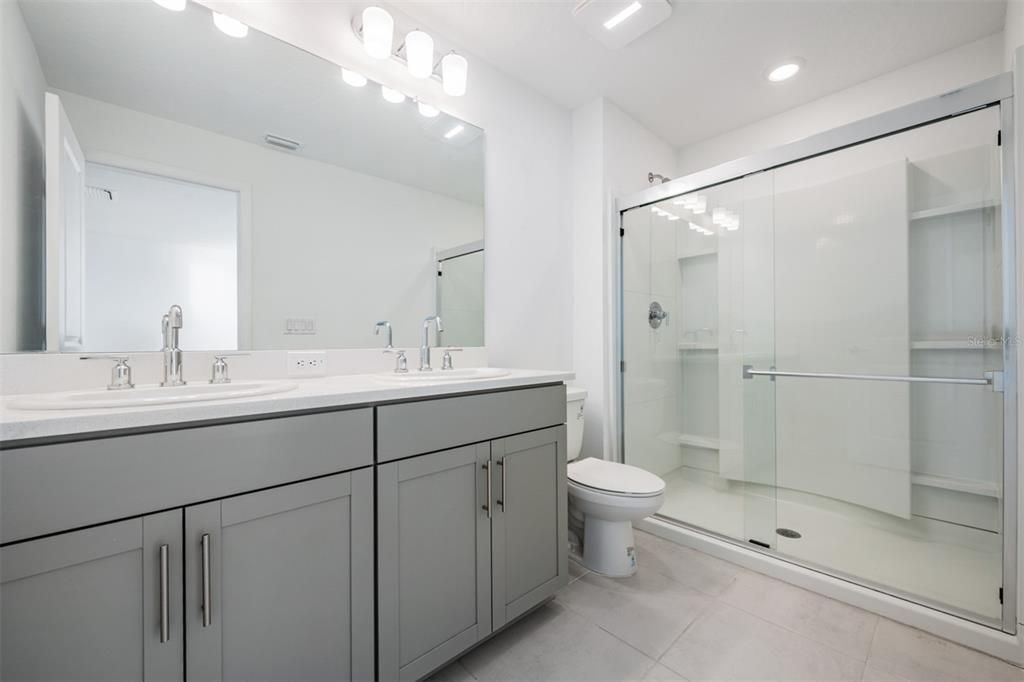 For Rent: $2,200 (3 beds, 2 baths, 1373 Square Feet)