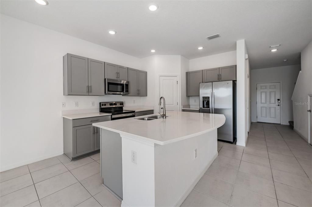 For Rent: $2,200 (3 beds, 2 baths, 1373 Square Feet)