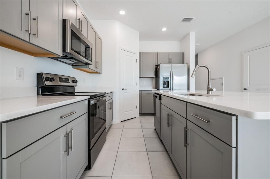 For Rent: $2,200 (3 beds, 2 baths, 1373 Square Feet)