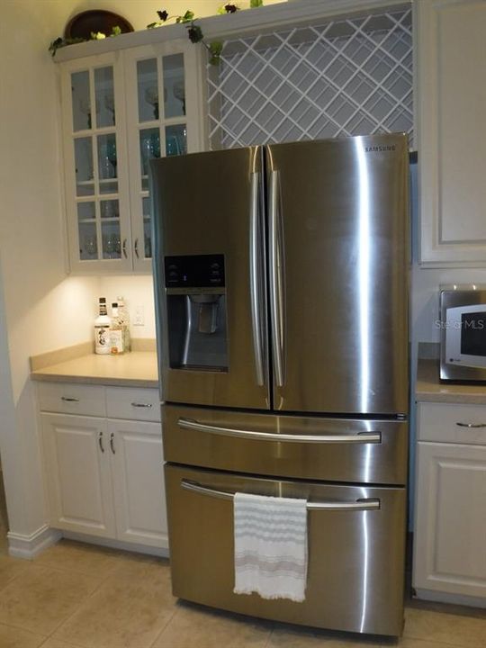 For Sale: $560,000 (3 beds, 2 baths, 2161 Square Feet)