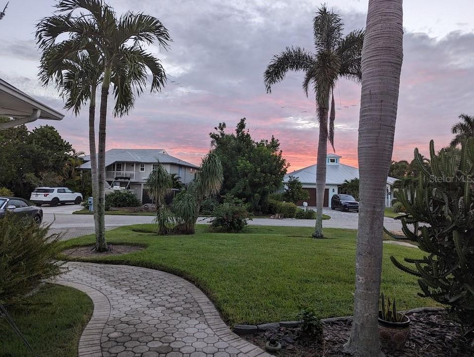 For Sale: $560,000 (3 beds, 2 baths, 2161 Square Feet)