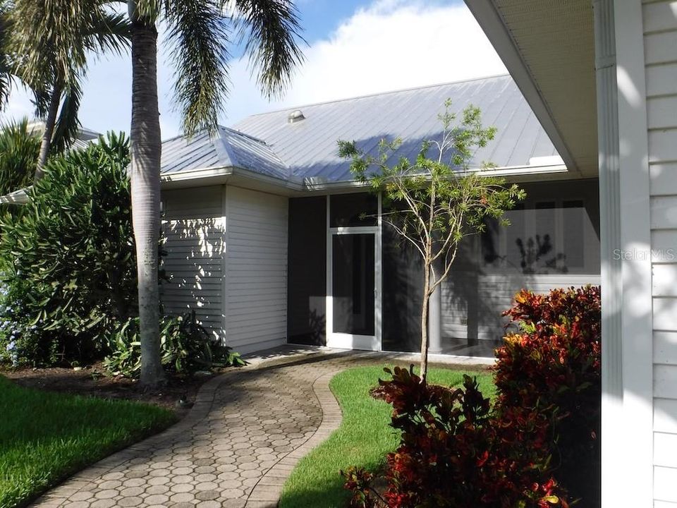 For Sale: $560,000 (3 beds, 2 baths, 2161 Square Feet)