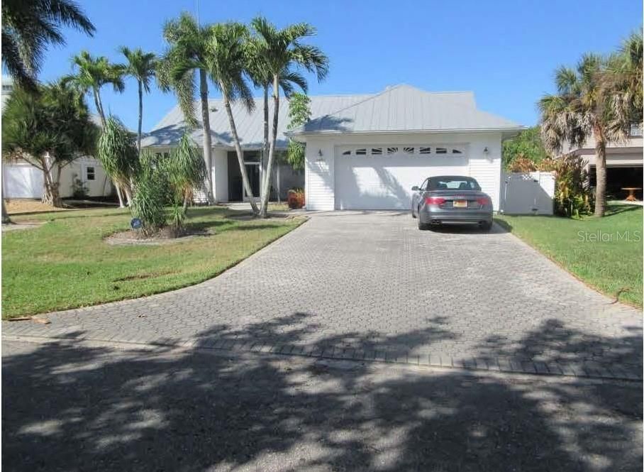 For Sale: $560,000 (3 beds, 2 baths, 2161 Square Feet)