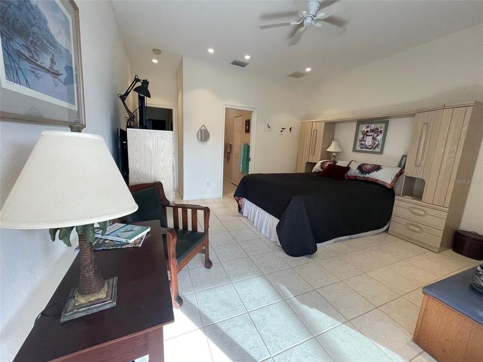 For Sale: $560,000 (3 beds, 2 baths, 2161 Square Feet)