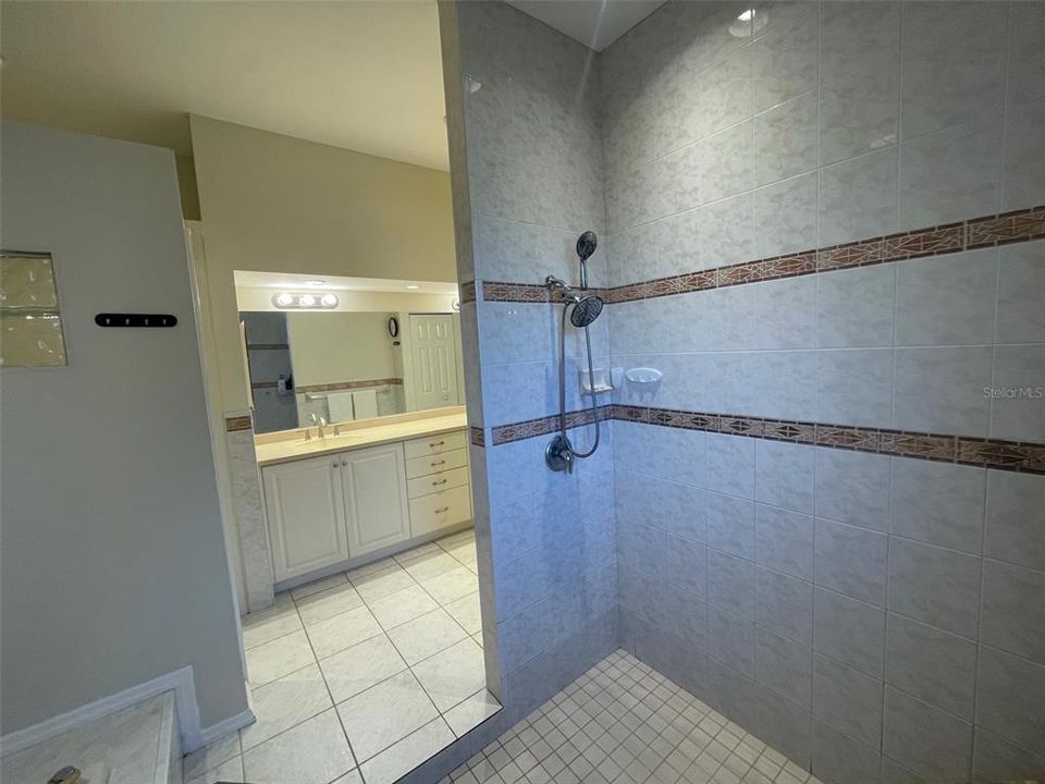 For Sale: $560,000 (3 beds, 2 baths, 2161 Square Feet)