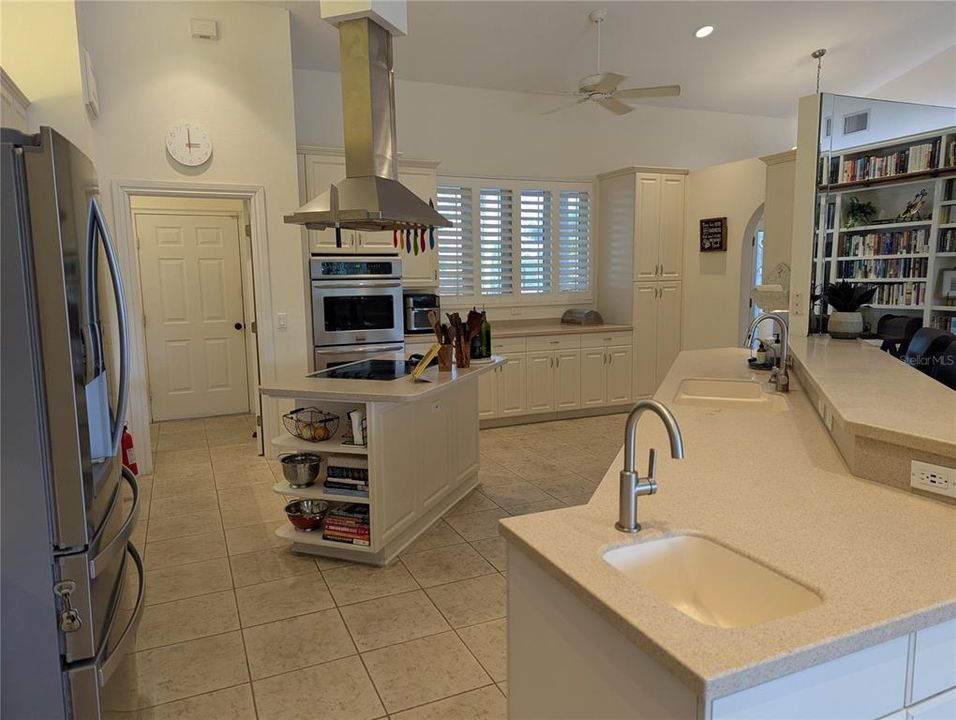 For Sale: $560,000 (3 beds, 2 baths, 2161 Square Feet)