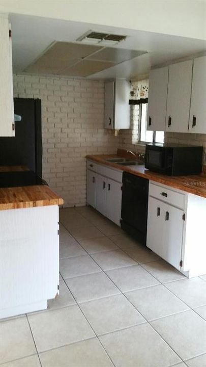 For Rent: $2,100 (3 beds, 2 baths, 1190 Square Feet)