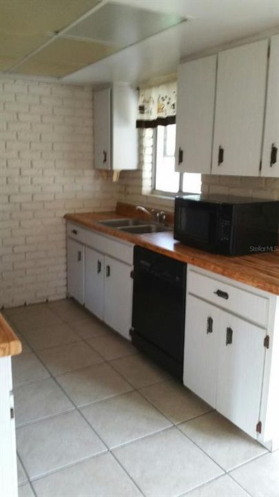 For Rent: $2,100 (3 beds, 2 baths, 1190 Square Feet)