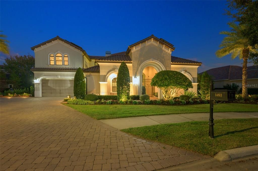 For Sale: $2,550,000 (5 beds, 6 baths, 5677 Square Feet)