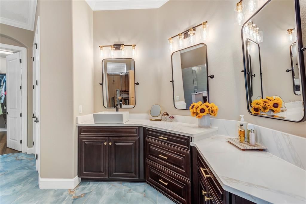 For Sale: $2,550,000 (5 beds, 6 baths, 5677 Square Feet)