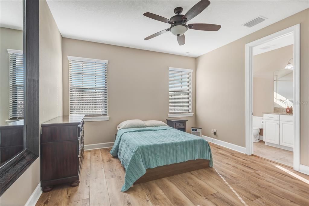 For Sale: $2,550,000 (5 beds, 6 baths, 5677 Square Feet)