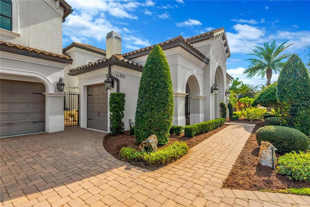 For Sale: $2,550,000 (5 beds, 6 baths, 5677 Square Feet)