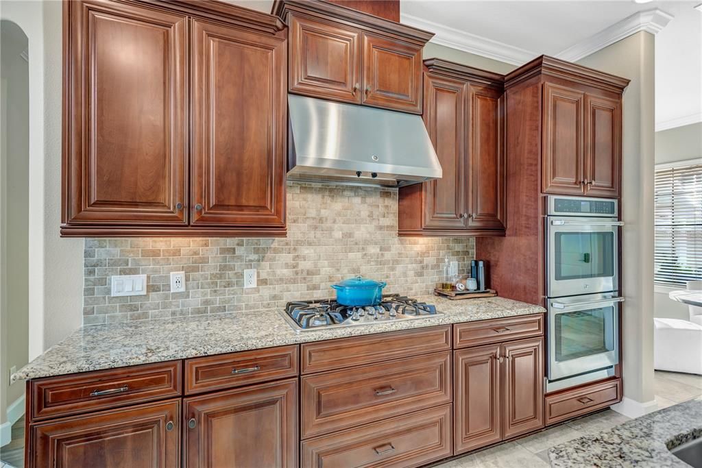 For Sale: $2,550,000 (5 beds, 6 baths, 5677 Square Feet)