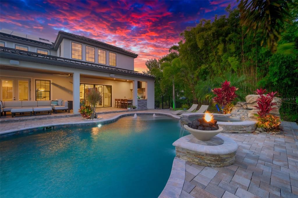 For Sale: $2,550,000 (5 beds, 6 baths, 5677 Square Feet)