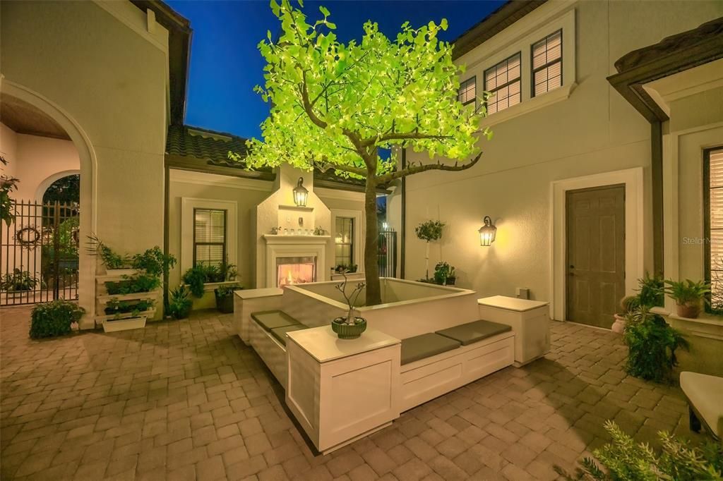 For Sale: $2,550,000 (5 beds, 6 baths, 5677 Square Feet)