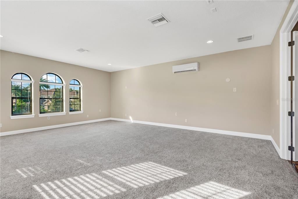 For Sale: $2,550,000 (5 beds, 6 baths, 5677 Square Feet)