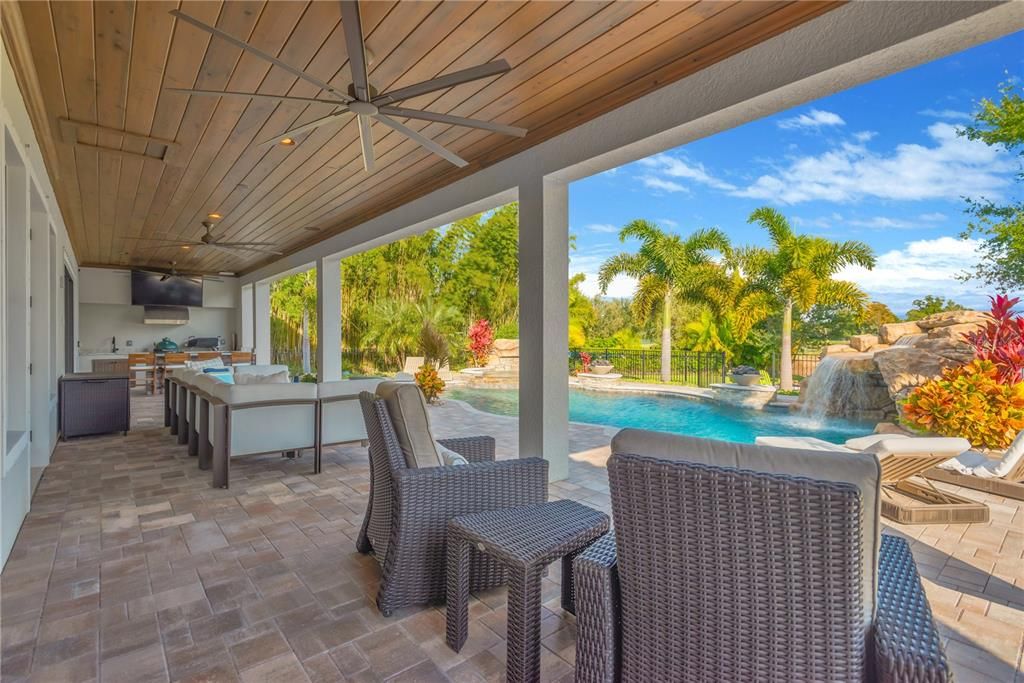 For Sale: $2,550,000 (5 beds, 6 baths, 5677 Square Feet)