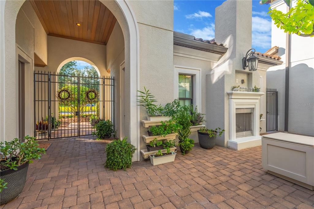 For Sale: $2,550,000 (5 beds, 6 baths, 5677 Square Feet)