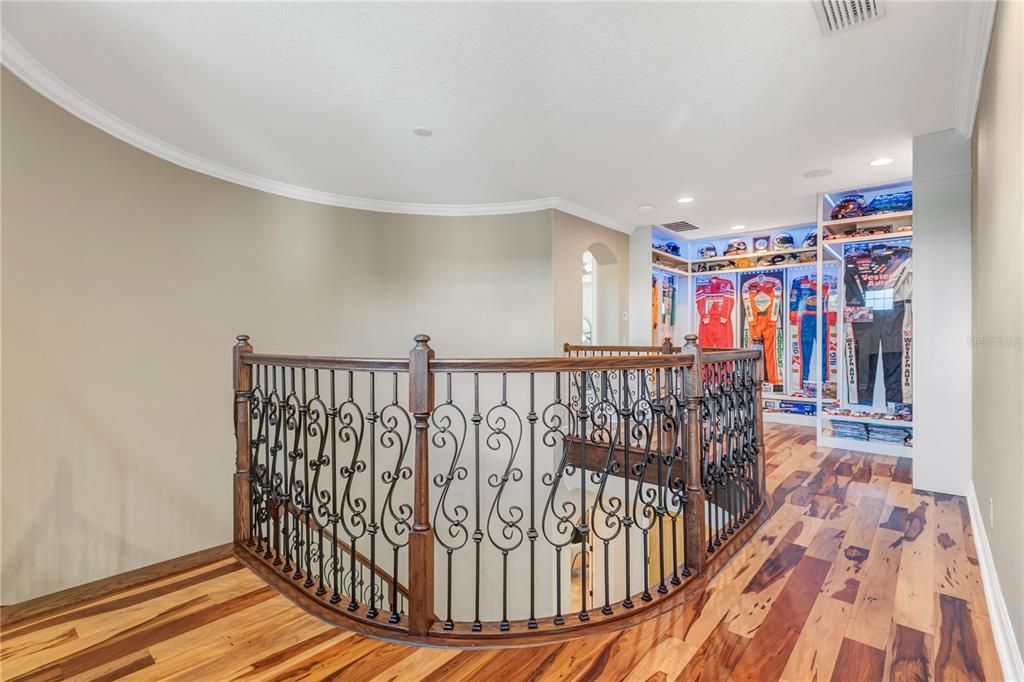 For Sale: $2,550,000 (5 beds, 6 baths, 5677 Square Feet)