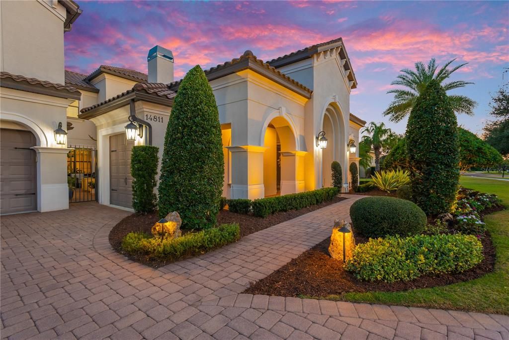 For Sale: $2,550,000 (5 beds, 6 baths, 5677 Square Feet)