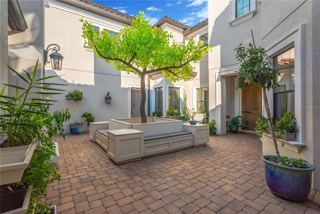 For Sale: $2,550,000 (5 beds, 6 baths, 5677 Square Feet)