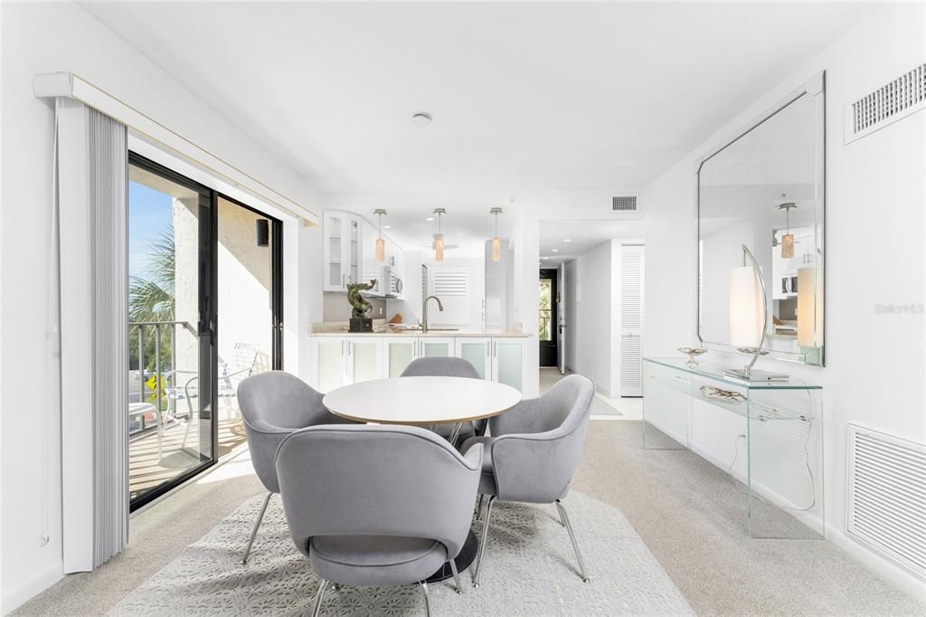 待售: $425,000 (2 贝兹, 2 浴室, 1222 平方英尺)