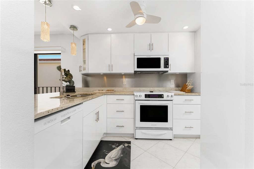 待售: $425,000 (2 贝兹, 2 浴室, 1222 平方英尺)