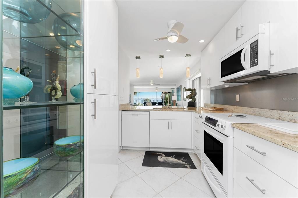 待售: $425,000 (2 贝兹, 2 浴室, 1222 平方英尺)