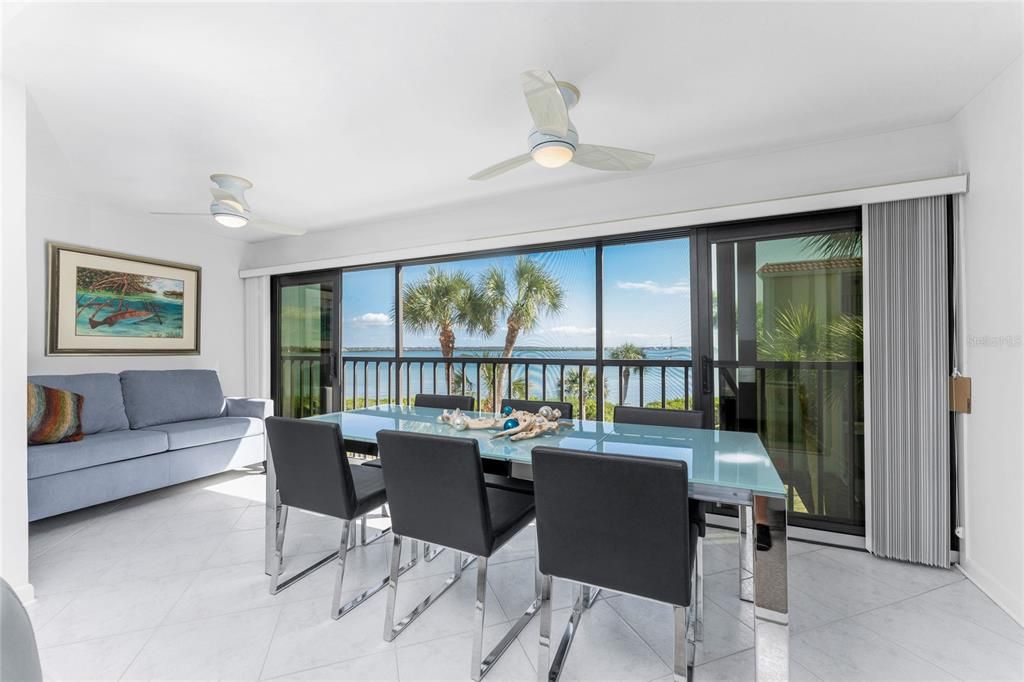 待售: $425,000 (2 贝兹, 2 浴室, 1222 平方英尺)