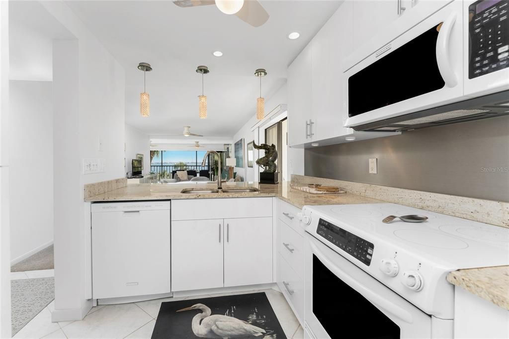 待售: $425,000 (2 贝兹, 2 浴室, 1222 平方英尺)