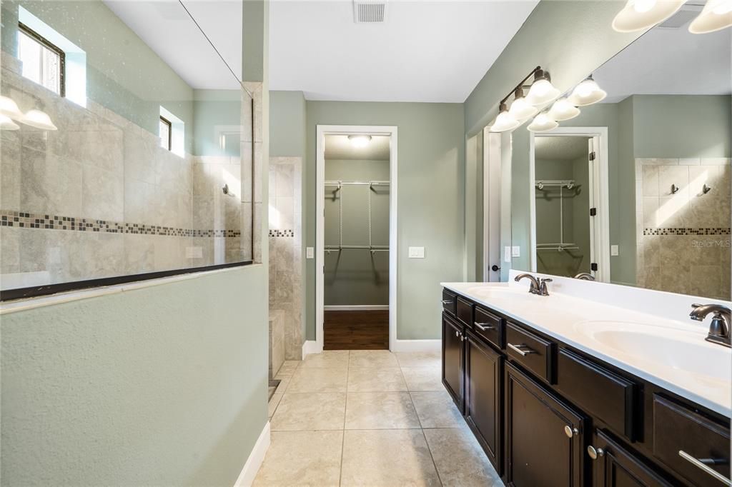 For Sale: $759,900 (4 beds, 3 baths, 2425 Square Feet)