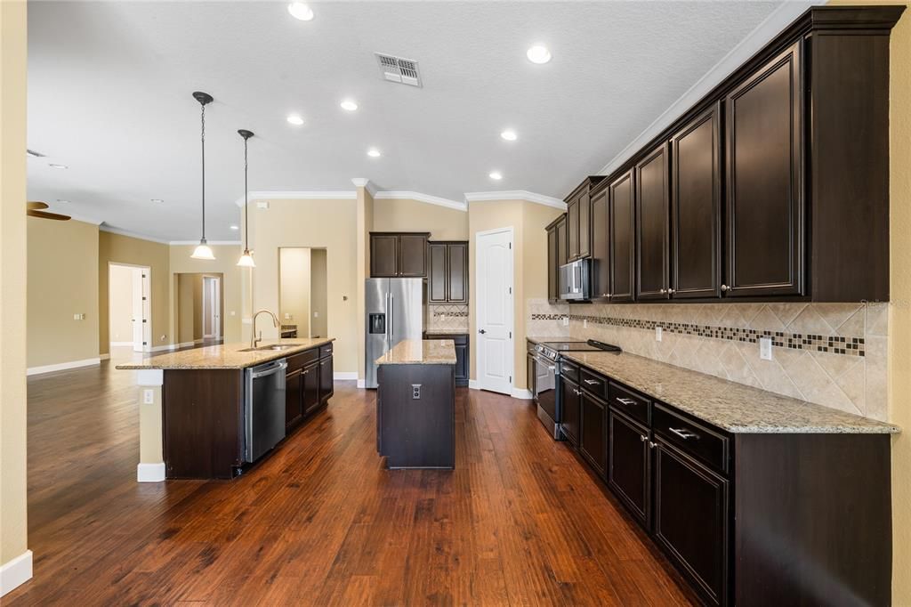 For Sale: $759,900 (4 beds, 3 baths, 2425 Square Feet)