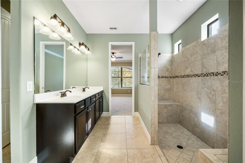 For Sale: $759,900 (4 beds, 3 baths, 2425 Square Feet)