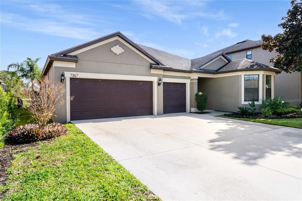 For Sale: $759,900 (4 beds, 3 baths, 2425 Square Feet)