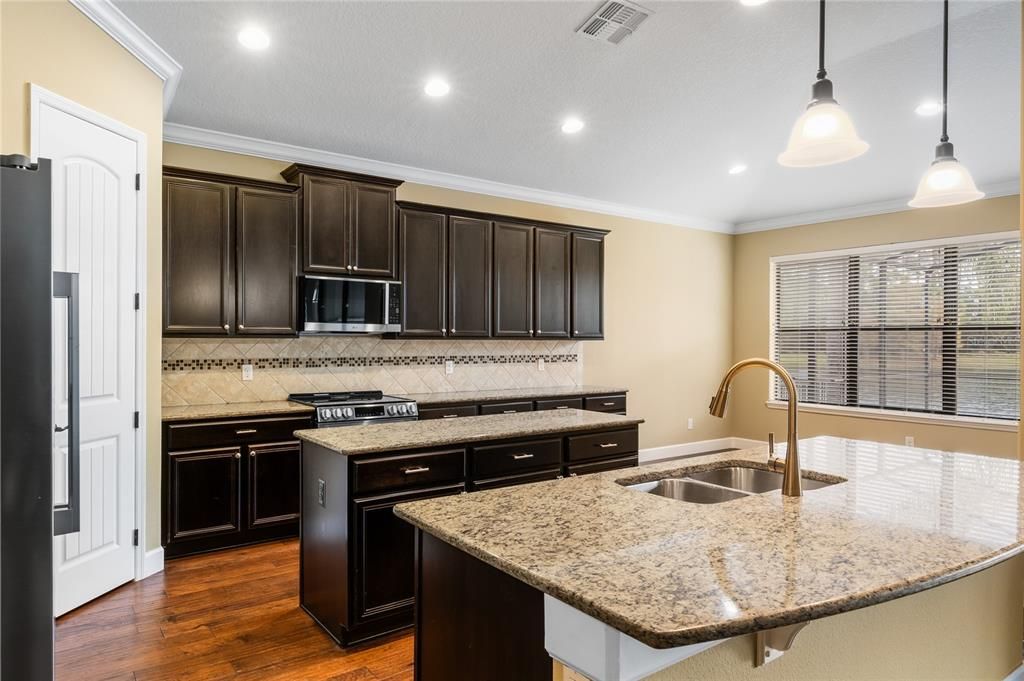 For Sale: $759,900 (4 beds, 3 baths, 2425 Square Feet)