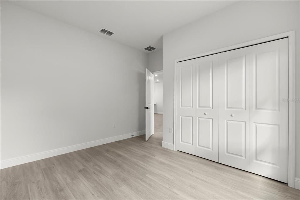 待售: $310,000 (4 贝兹, 2 浴室, 1833 平方英尺)