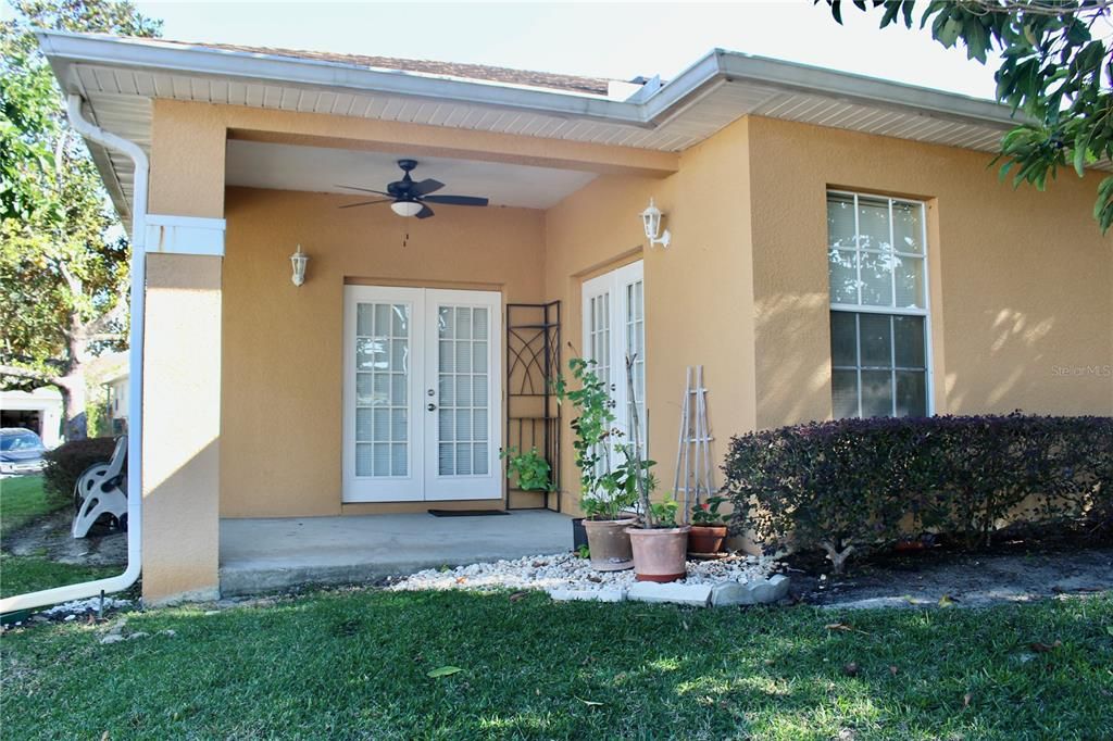 合同活跃: $2,000 (3 贝兹, 2 浴室, 1691 平方英尺)