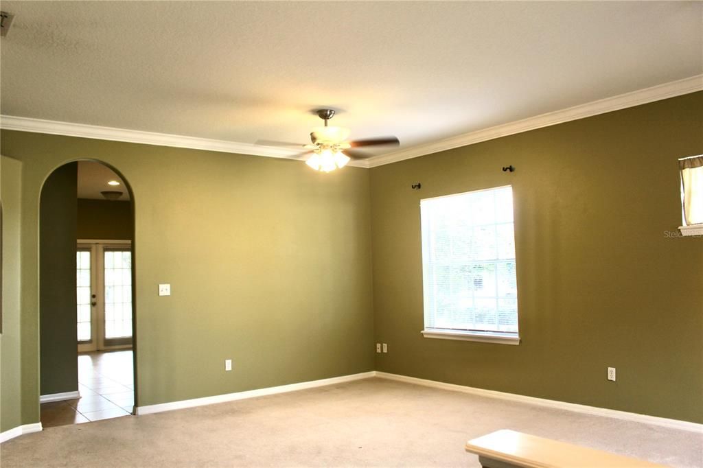 合同活跃: $2,000 (3 贝兹, 2 浴室, 1691 平方英尺)