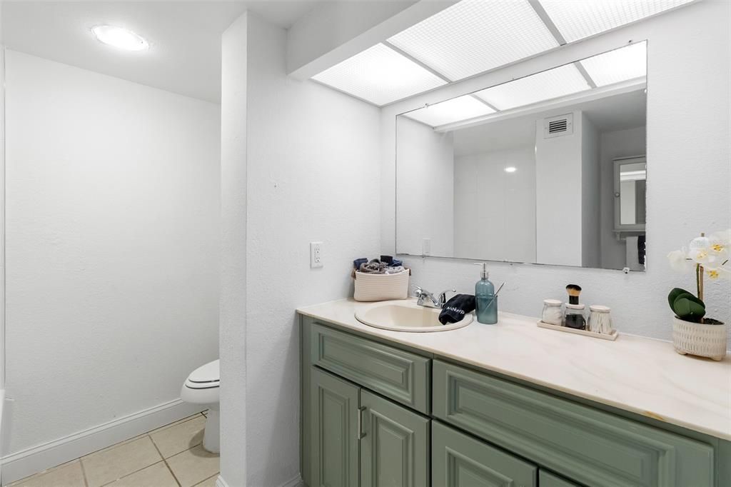 For Sale: $98,000 (1 beds, 1 baths, 565 Square Feet)