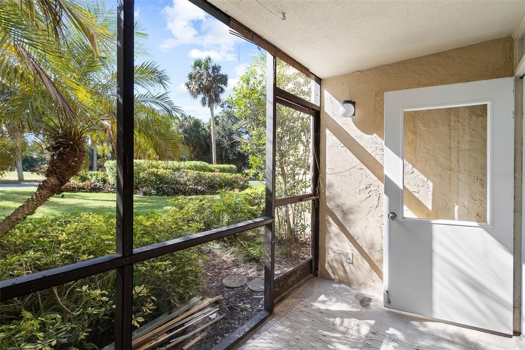 For Sale: $98,000 (1 beds, 1 baths, 565 Square Feet)