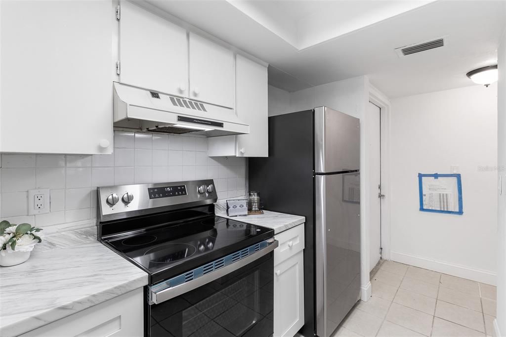 For Sale: $98,000 (1 beds, 1 baths, 565 Square Feet)