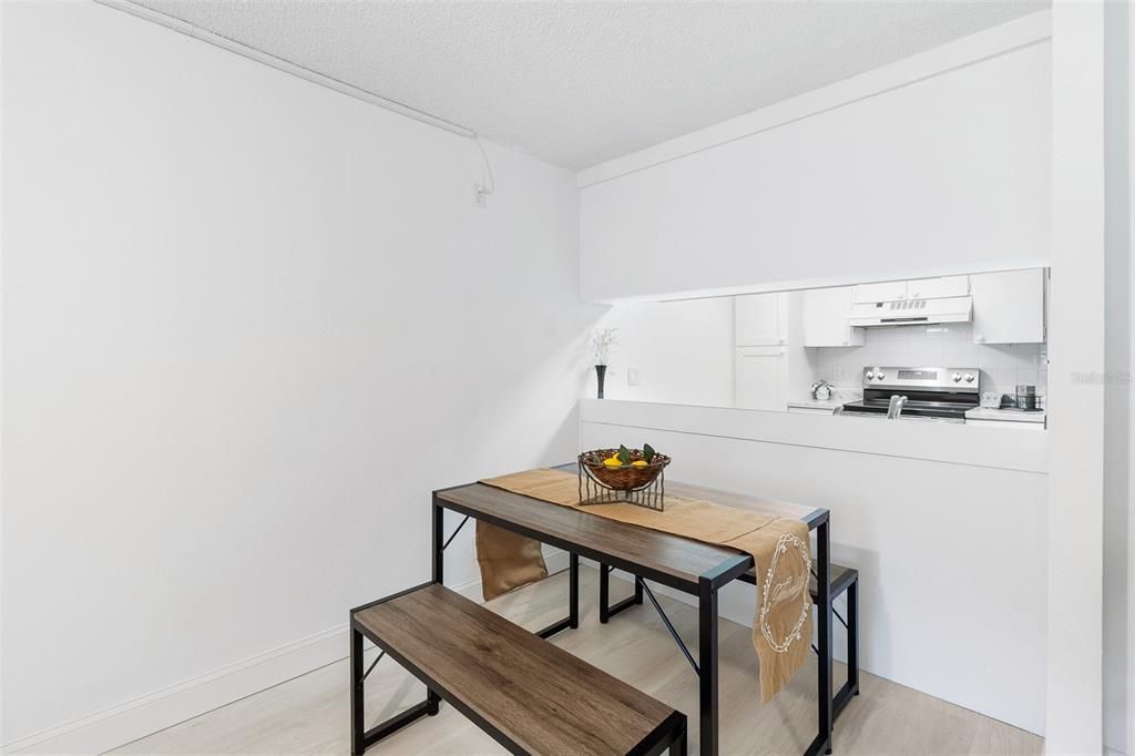 For Sale: $98,000 (1 beds, 1 baths, 565 Square Feet)